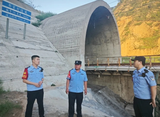 吕梁石楼公安：聚焦隐患排查  共筑平安铁路线