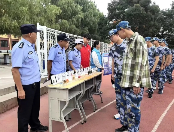 开学啦！长治潞城警察蜀黍做足了“护学功课”
