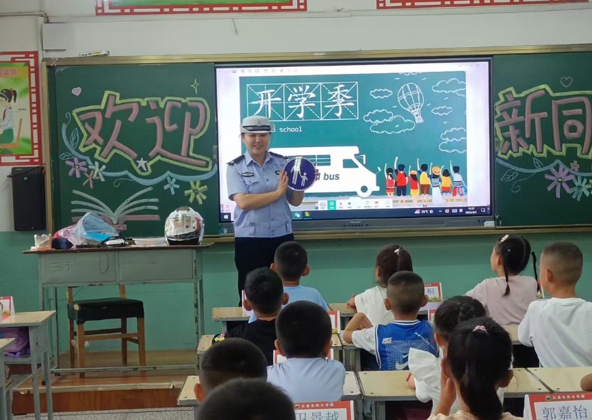 长治沁县交警：上好第一课  护航新学期