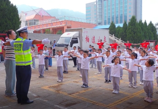 吕梁中阳交警走进幼儿园 上好“开学第一课”