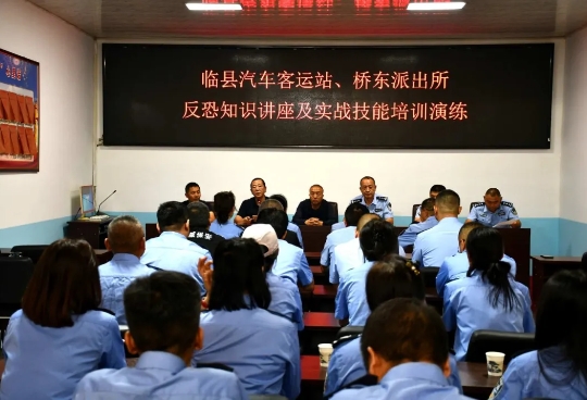 以“演”筑防  护“民”平安 ——吕梁临县公安局联合开展反恐应急演练