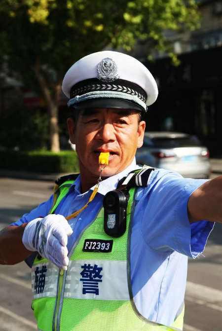 【临汾交警正能量】“马路叔叔”李红耀又收到萌娃的感谢信了