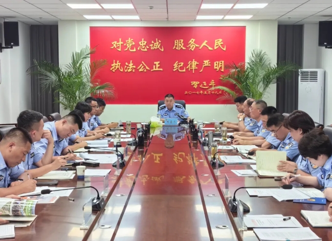 一路“警”相随——长治潞城公安全力护航半程马拉松赛跑