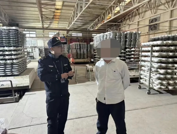朔州怀仁市公安局里八庄中心派出所联合毛皂警务室对辖区厂企开展消防安全检查