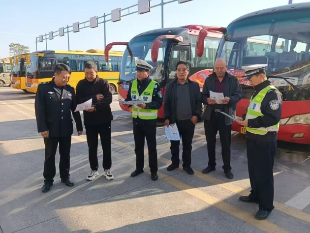 临汾公安交警支队直属五大队走进辖区运输企业开展交通安全警示教育
