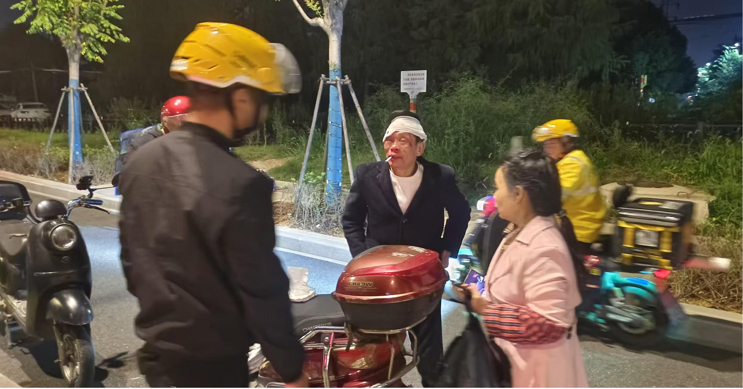 温暖无限  外卖小哥的“爱心接力”