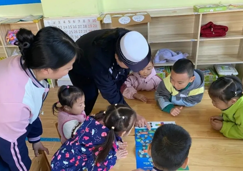 交警进校园 安全润童心 ——临汾公安交警走进辖区幼儿园开展秋季交通安全宣传活动
