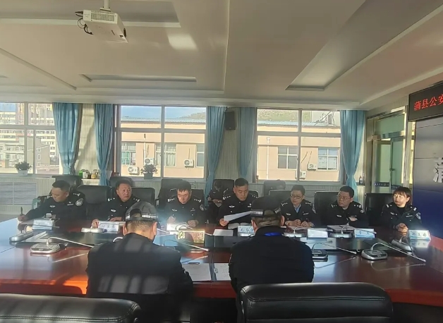 临汾蒲县交警红蓝对抗指导会：理论与实践结合，提升实战能力