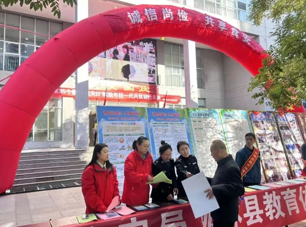 “食”刻守护  安心相伴——吕梁柳林公安开展“诚信尚俭，共享食安”食品安全宣传周