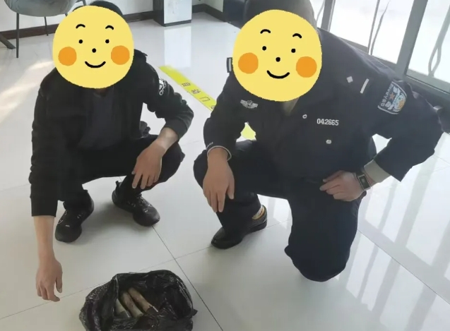 啥情况？他拿着手榴弹走进派出所……
