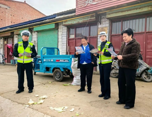 临汾公安交警走进辖区农村开展“一老一小”交通安全宣传教育活动