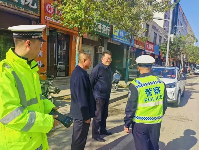 吕梁交口：王虎兵督导检查城区道路交通安全秩序整治工作