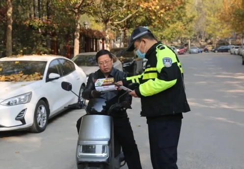 文明交通进社区  贴近群众讲安全——临汾公安交警走进社区开展秋冬季交通安全宣传活