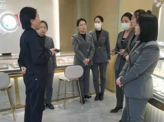 警惕黄金洗钱陷阱！长治壶关公安开展黄金珠宝行业反诈宣传