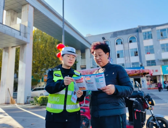 临汾安泽：交警宣传不止步  守护群众平安路