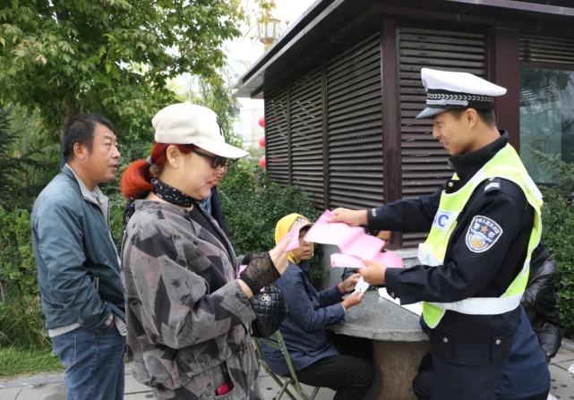 吕梁交口：交警进社区  安全送身边