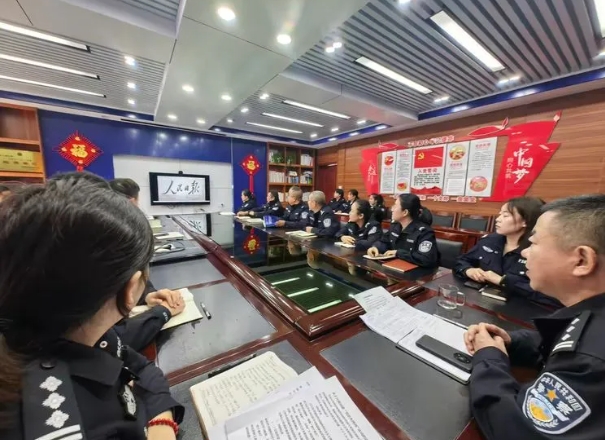 吕梁离石公安分局组织观看《人民公安从这里走来——全国“公安楷模”发布厅特别节目》