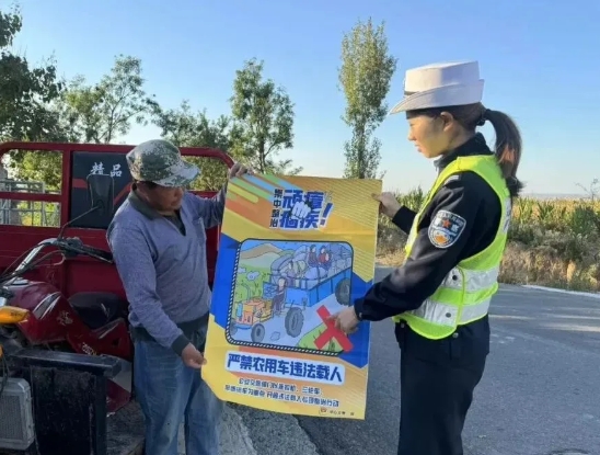 临汾公安交警走进辖区农村开展三轮车违法载人整治宣传活动