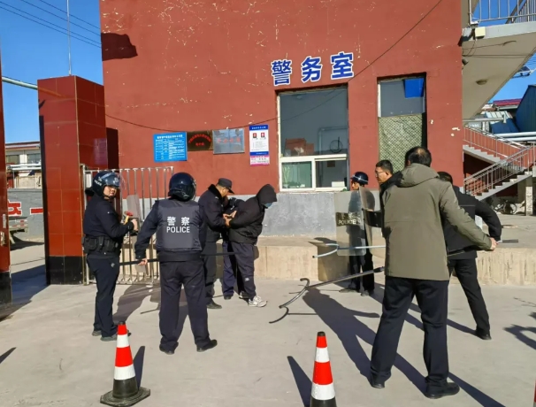 晋中平遥县襄垣派出所：反恐演练进校园  筑牢防线保平安