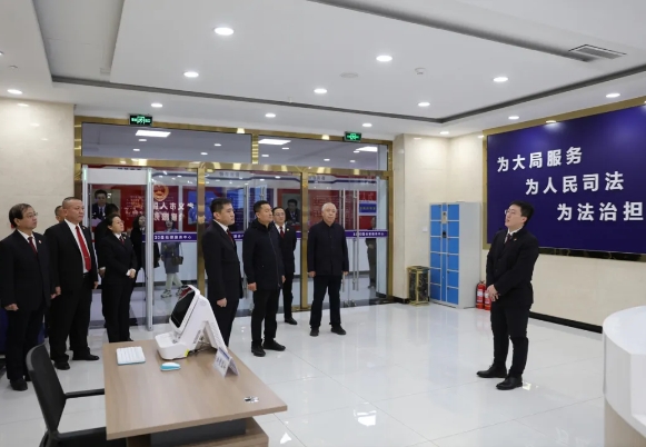 吕梁市人民检察院党组成员、政治部主任袁子捷一行莅临我院调研队伍建设工作