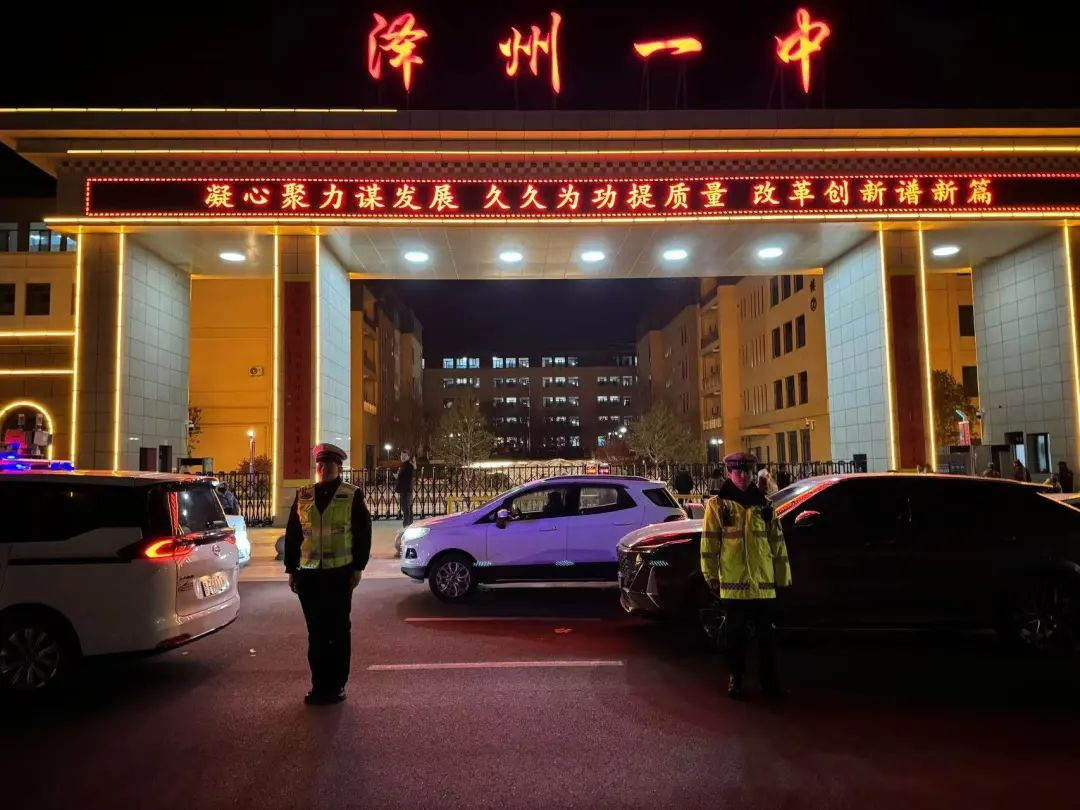 晋城泽州公安交警大队：常态化站好护学岗  守好上学路
