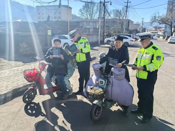 临汾蒲县：警民携手话安全，相约交通“零距离”