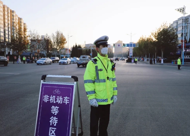临汾洪洞：创文进行时，交警在行动