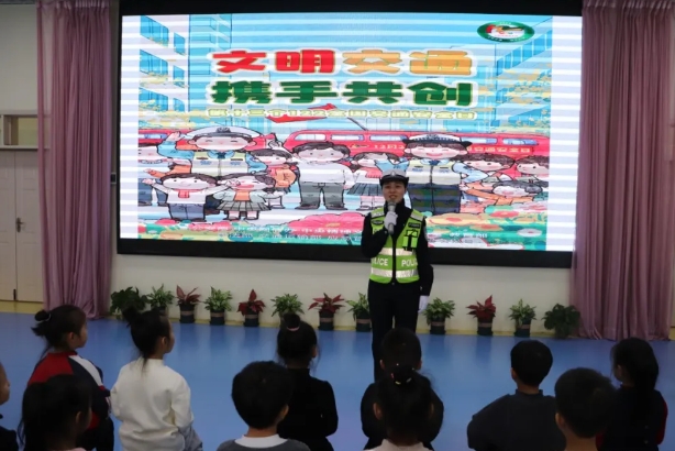 运城绛县交警进校园 守护幼儿“平安路”