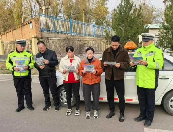 临汾公安交警开展交通安全宣传走进辖区驾校 筑牢学员安全意识第一关