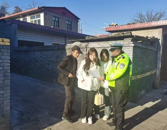 临汾蒲县公安交警持续开展美丽乡村行交通安全宣传活动