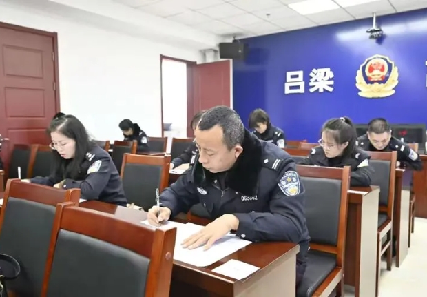 吕梁离石公安：以考促学强能力  户政服务提质效