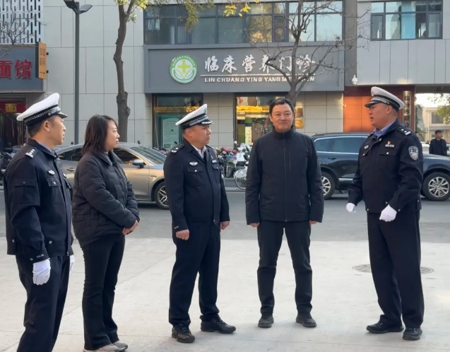 临汾市公安局党委委员、交警支队党委书记、支队长曹国刚同志到市区“五街六巷”调研指