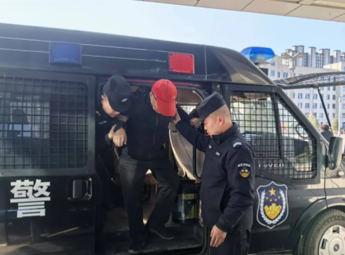 吕梁交城：巡特警暖心行动  救助摔倒老人赢赞誉