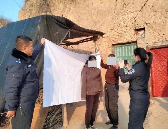 临汾洪洞公安：“窗口”开到百姓家  上门办证暖民心