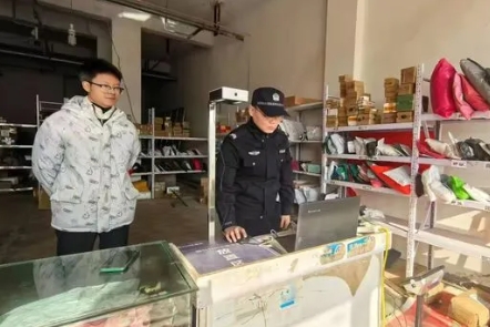 吕梁离石区西属巴派出所：拧紧物流寄递业“安全阀”