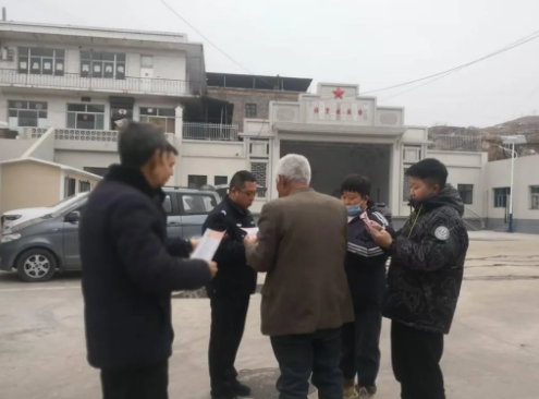 吕梁临县招贤派出所民警深入街头开展反邪教宣传活动