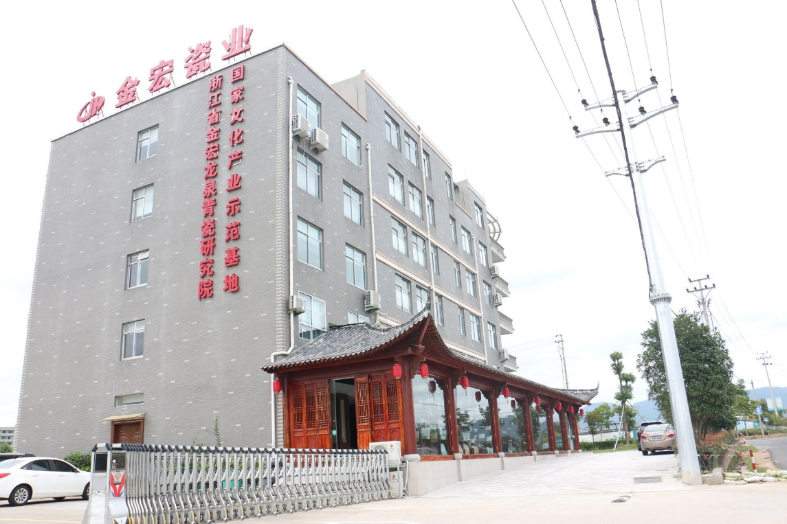 浙江丽水：龙泉青瓷的亲民之路