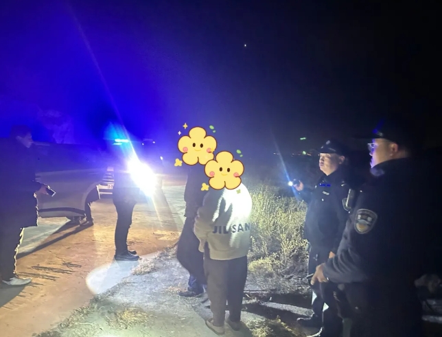 运城稷山：寒夜暖光！警民携手救助走失老人
