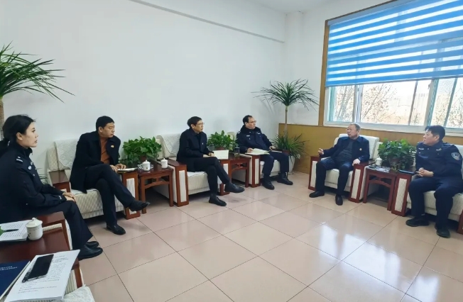 运城盐湖区人民检察院与盐湖交警大队就拟不起诉人参加社会公益服务活动工作进行沟通交