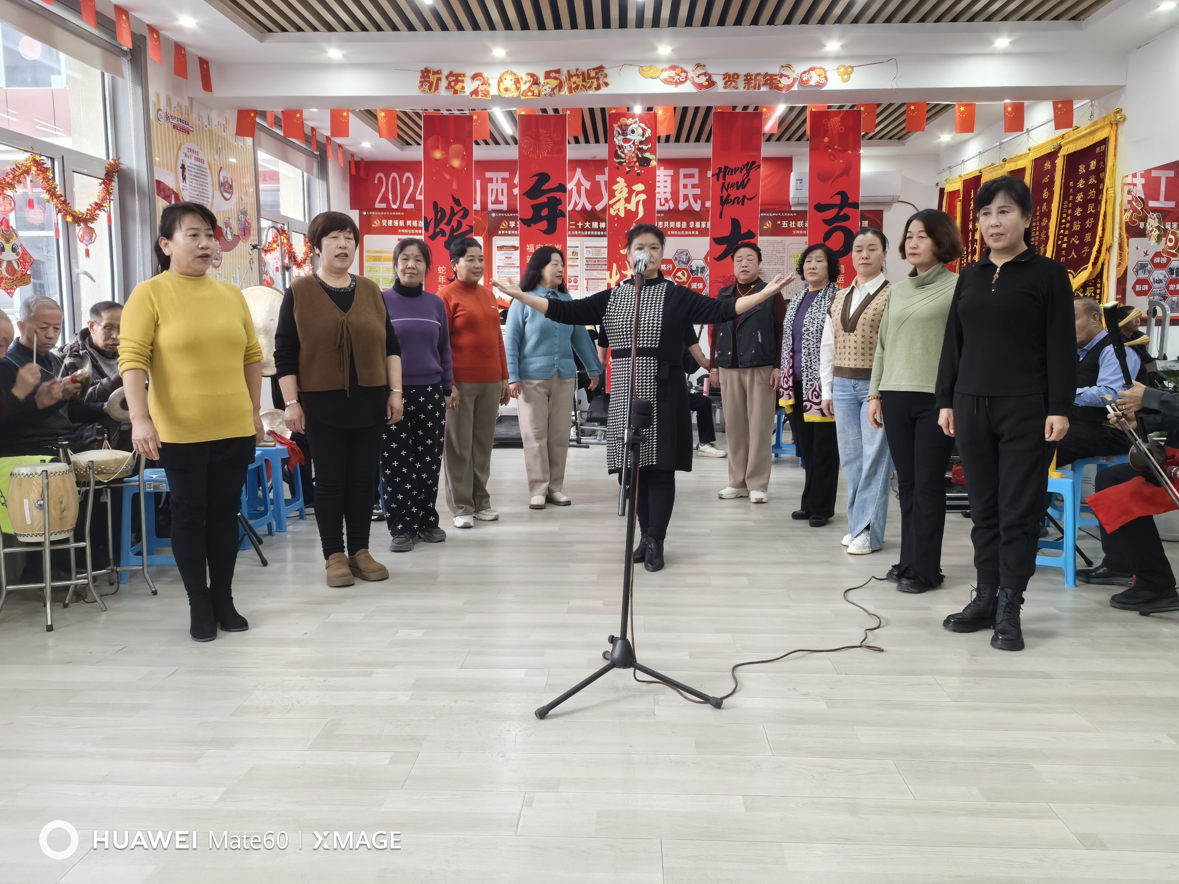 节日敲门慰问 文明街社区举办“梨园迎元旦 戏曲润心田”元旦戏曲大联欢活动.jpg