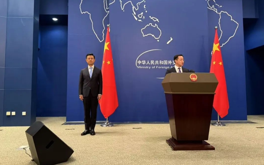 中国外交部新任发言人亮相