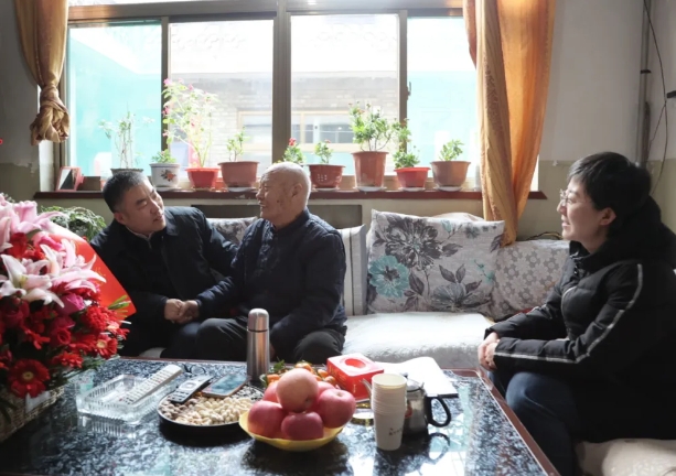 临汾市检察院领导开展春节走访慰问退休老同志活动