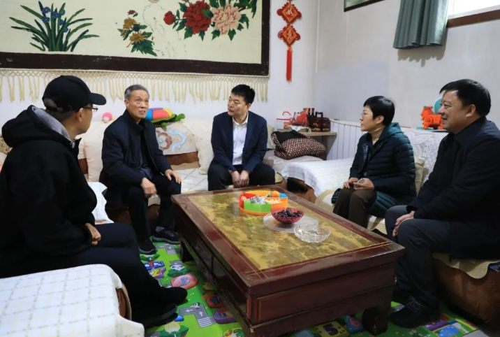 情系桑榆晚 新春送温暖——运城市人民检察院开展春节前走访慰问老干部活动