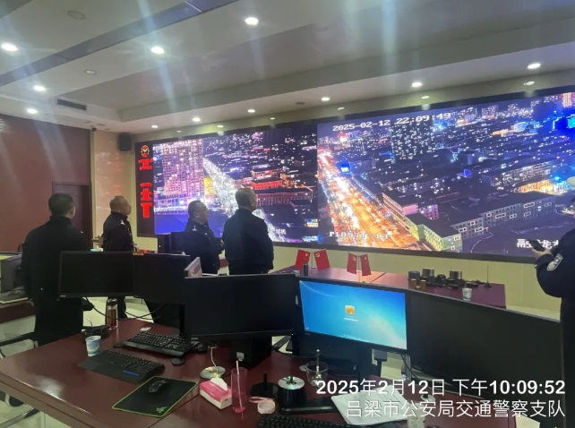 花灯如昼 “警”色依旧 ——吕梁公安交警圆满完成2025年元宵节交通安保工作
