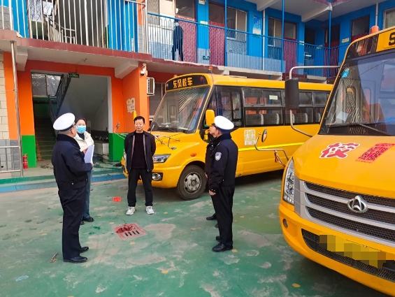 临汾侯马交警强化校车安全“大检查”，拧紧校车出行“安全阀”