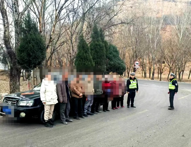 超员车辆危害大，安全不能“挤一挤”！