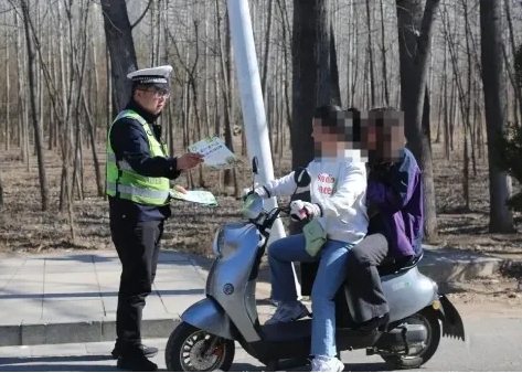 临汾霍州公安交警进农村 全力护航春季道路交通安全