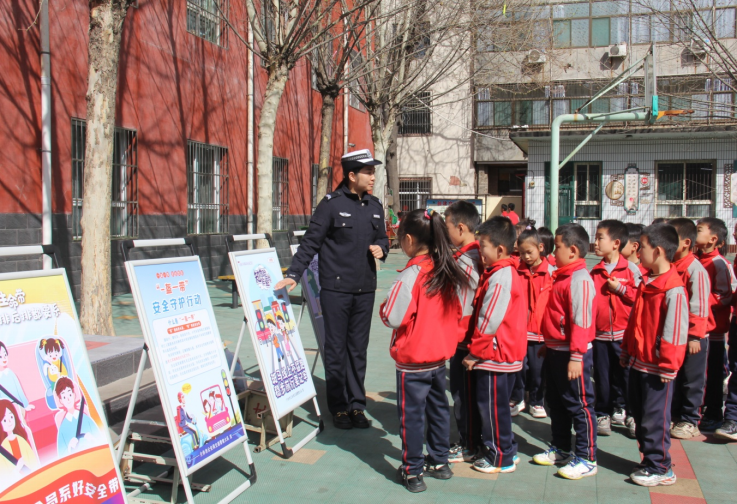 安全小课堂 交警大能量(光明小学)409.png 安全小课堂 交警大能量(光明小学)409.png