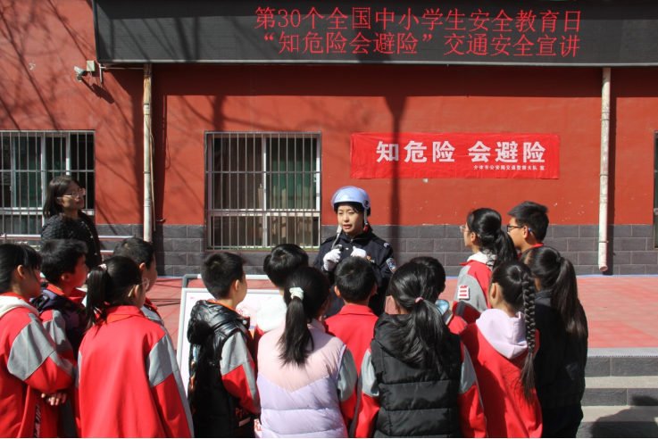 安全小课堂 交警大能量(光明小学)413.png 安全小课堂 交警大能量(光明小学)413.png