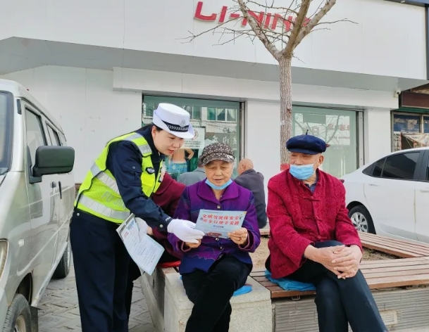临汾安泽：紧盯“银发”一族  筑牢交通安全防线